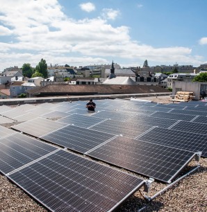 Les panneaux photovoltaïques sur le toit de la BFM